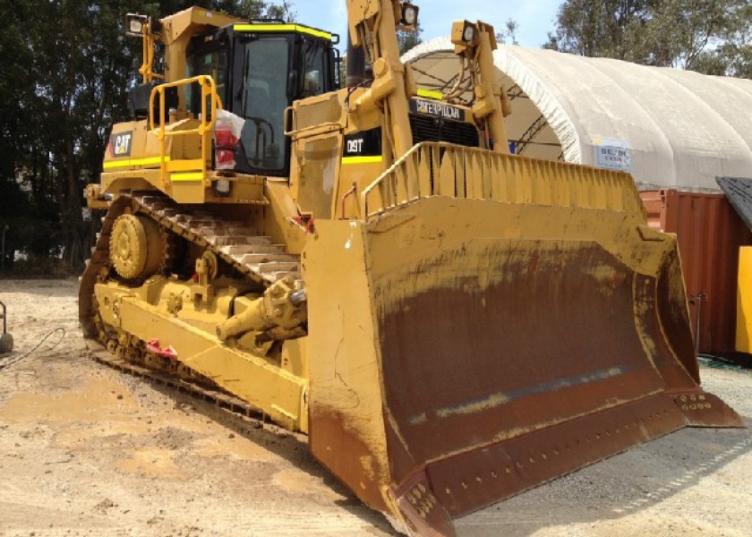 Caterpillar D9T Dozer 1