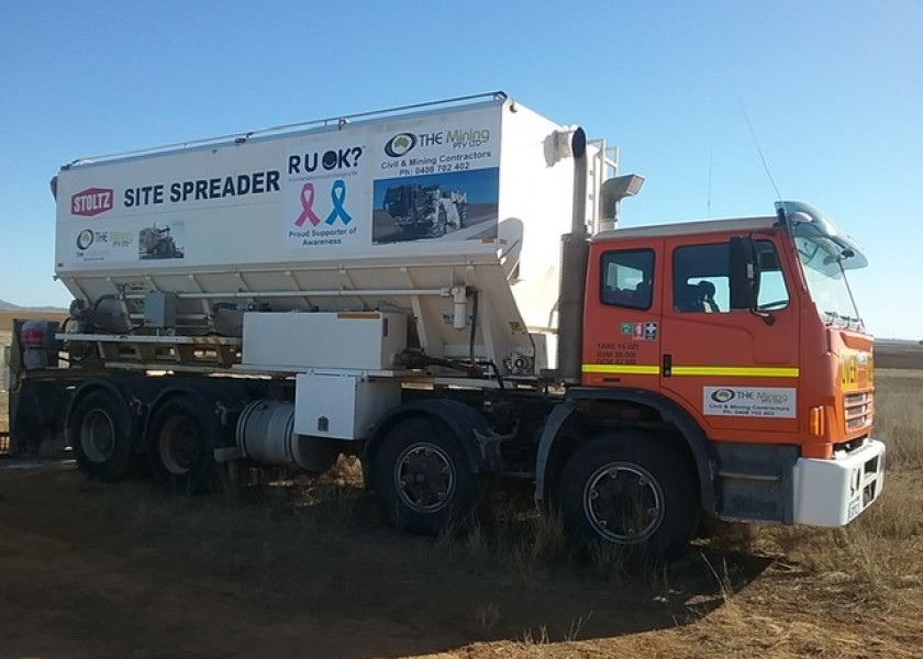 Cement / Lime Spreader Trucks - 20m3 capacity 4