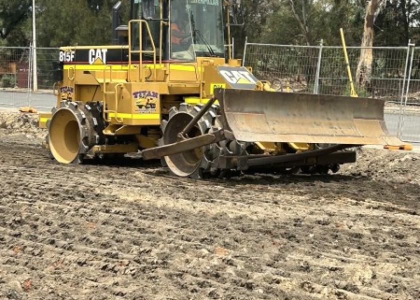 Caterpillar 815F Compactor 2