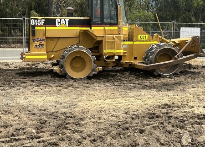 Caterpillar 815F Compactor 4