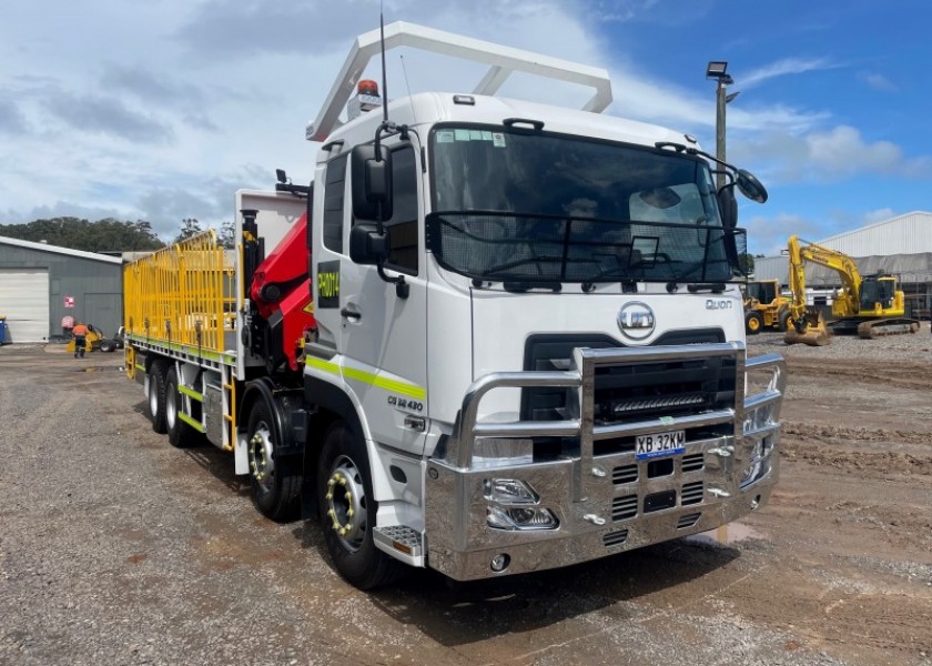 8x4 Crane Truck - mine spec 1