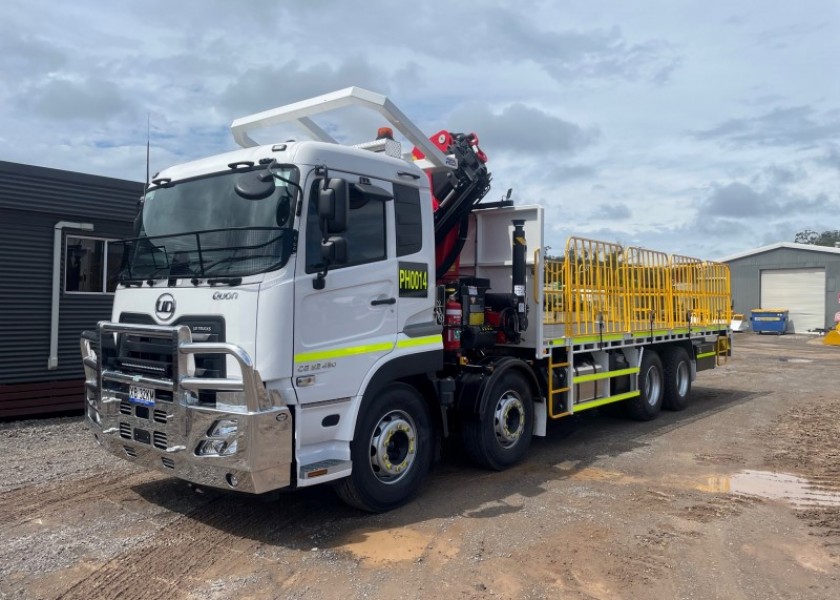 8x4 Crane Truck - mine spec 3