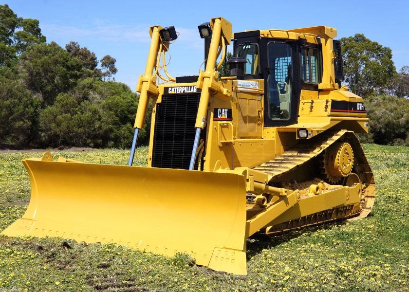D7H BULLDOZER WITH WINCH 1