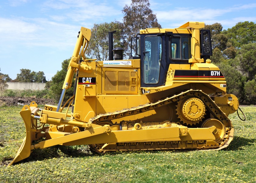 D7H BULLDOZER WITH WINCH 2
