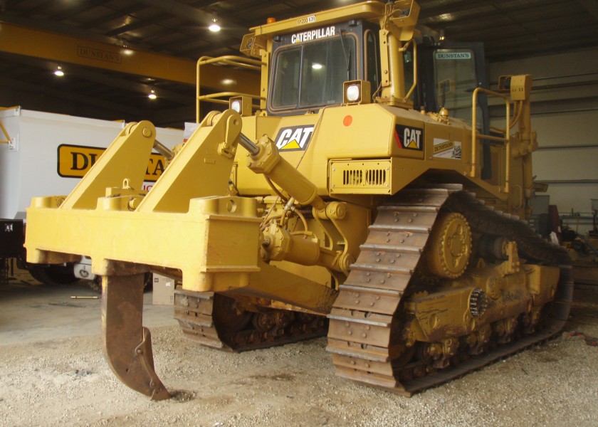 D8 CAT BULLDOZER  1