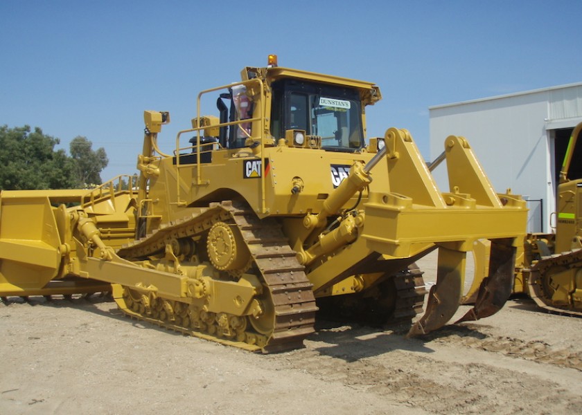 D8 CAT BULLDOZER  2