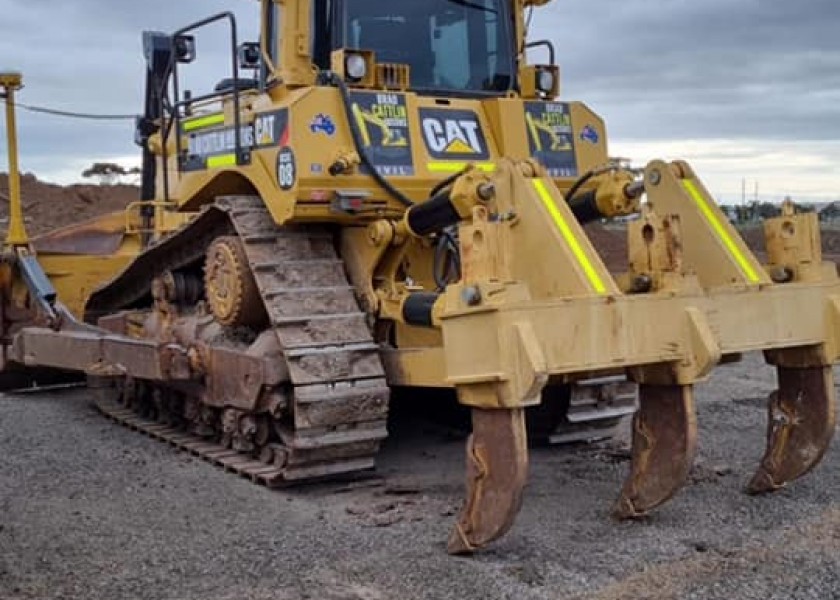 Caterpillar D8T Dozer w/ Trimble GPS 1