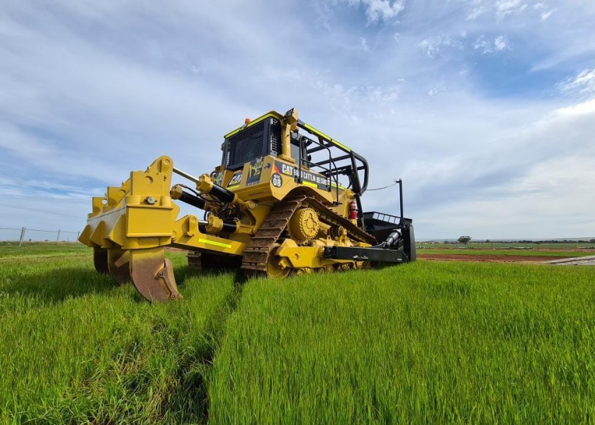 Caterpillar D8T Dozer w/ Trimble GPS 4