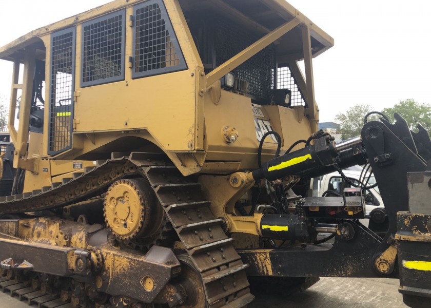 Caterpillar D8T Dozer 4