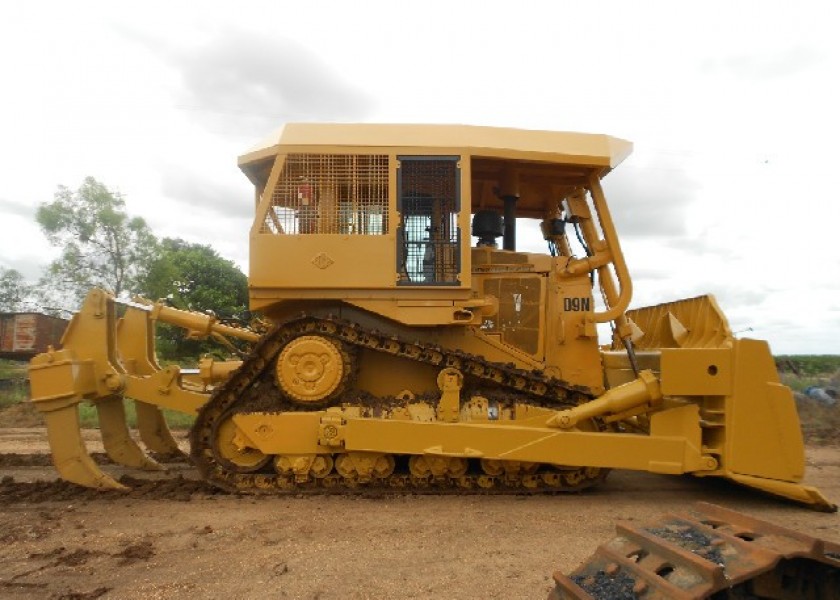 D9N Caterpillar Dozer 1