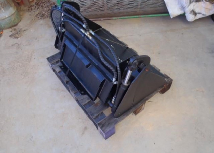 Dingo 4 in 1 Bucket 4