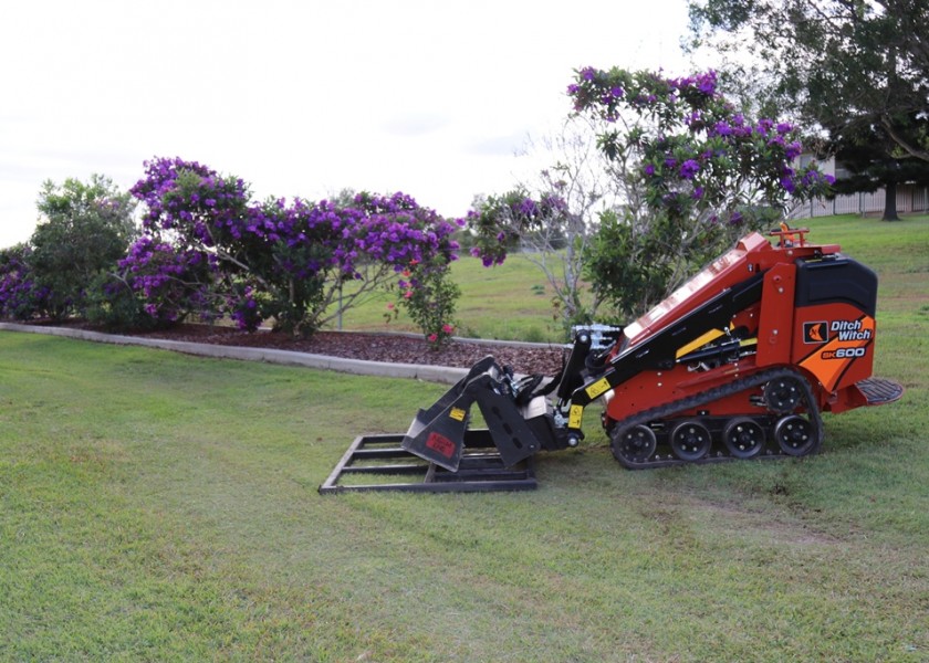 Ditch Witch SK600 Mini Loader 1