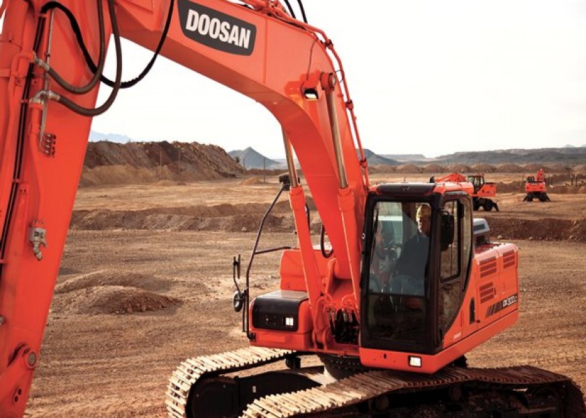 Doosan DX300LC Excavator 1