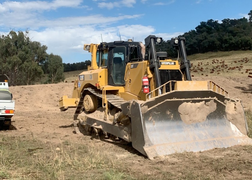 CAT D8T DOZER 1