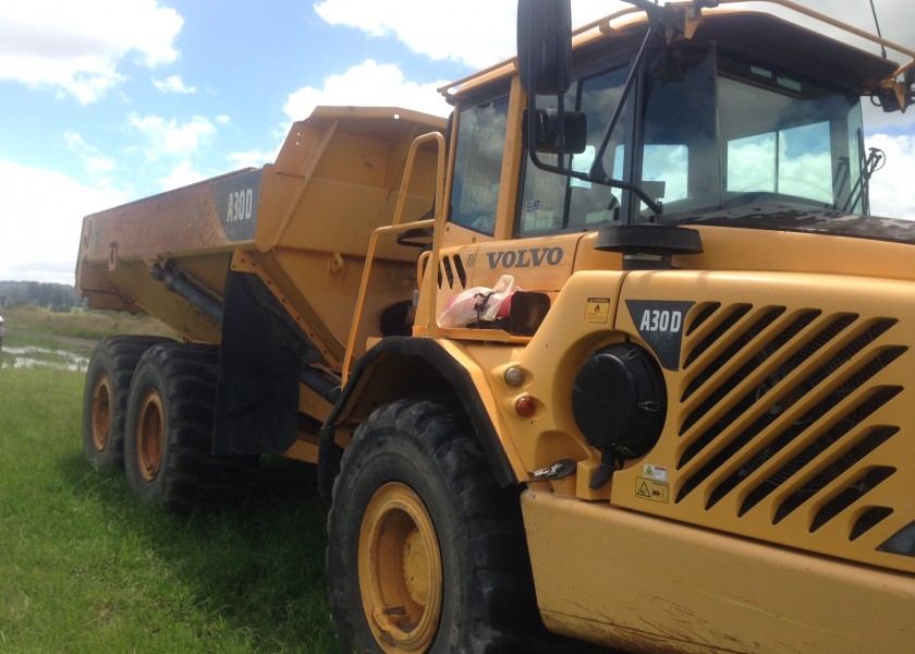 DUMP TRUCK VOLVO A30D 3