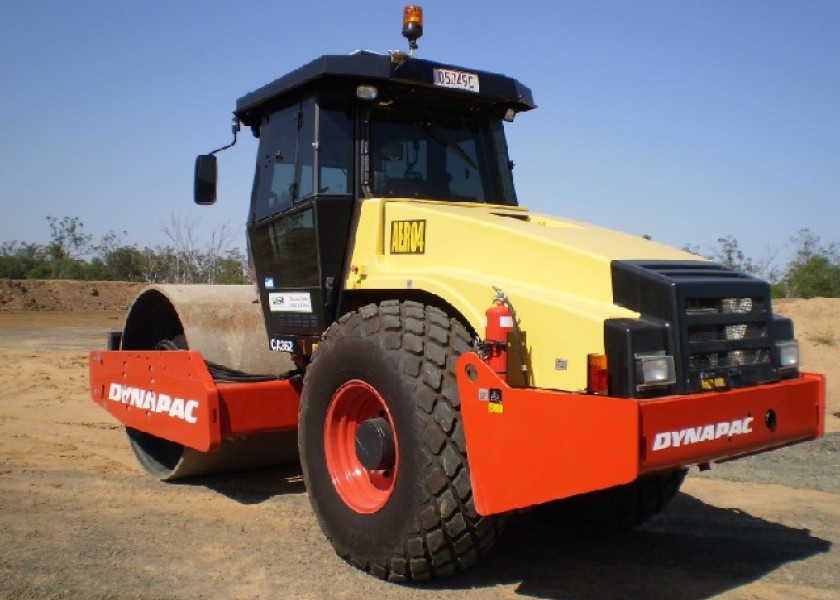 DYNAPAC 14 TONNE ROLLER 1