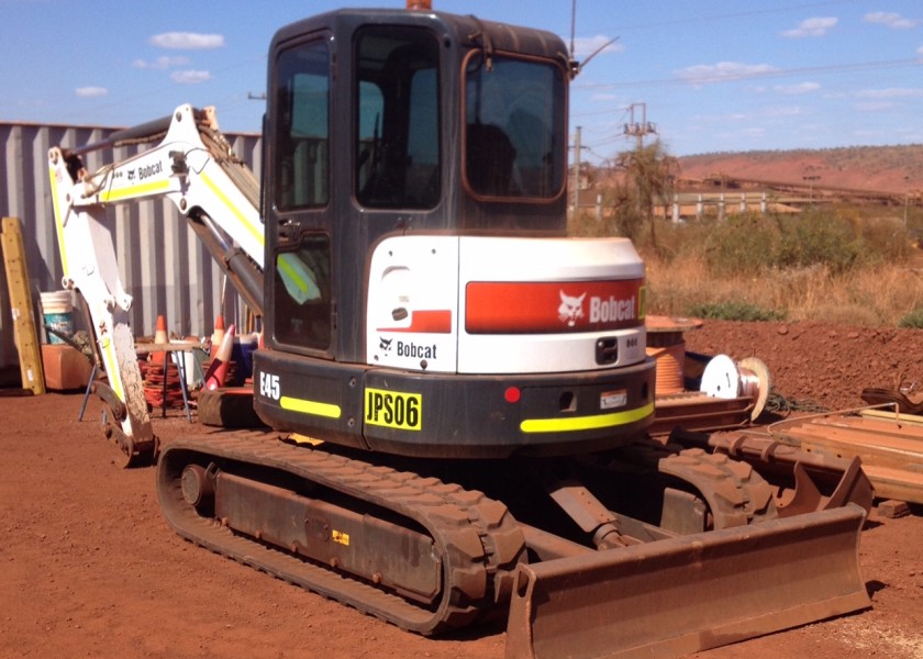 E45 Bobcat Excavator - 5T 1