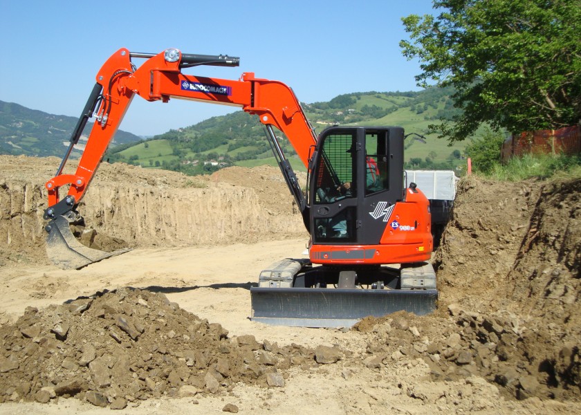 ECM 9.5 Tonne Excavator  1