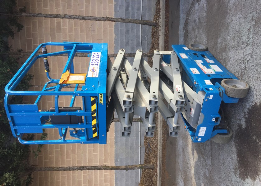 Electric Scissor Lift 2