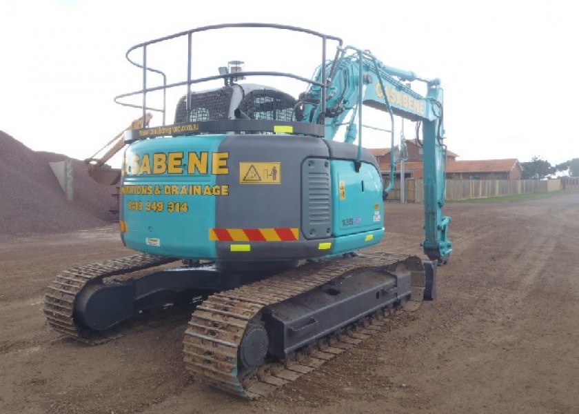 Excavator 13.5 Tonne 1