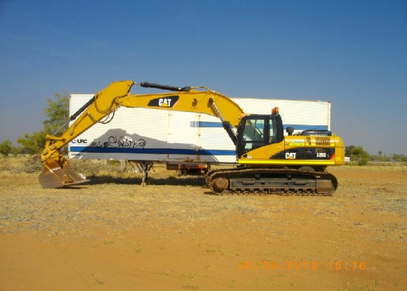 Excavator 25T Caterpillar 325DL 1
