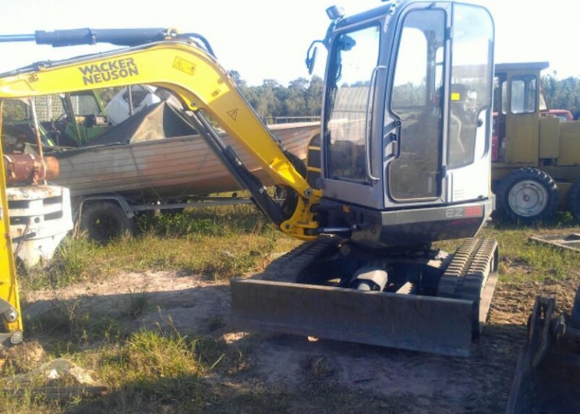 Excavator 4tonne 1