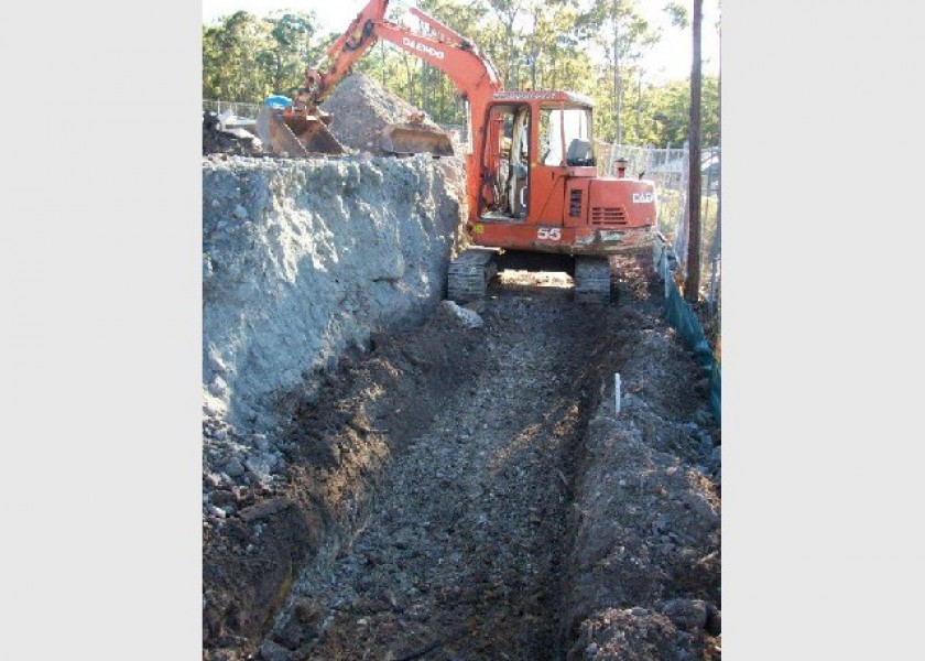 Excavator 5.5 tonne 1