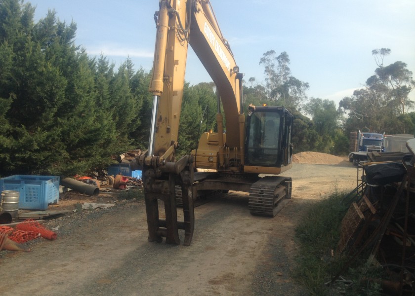 Excavator Hire Cat 320D RR 3