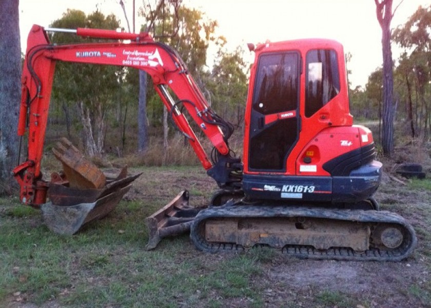 Excavator kubota 5.5t 3