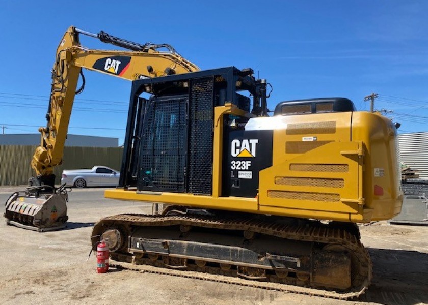 23T CAT 323FL Excavator with FAE Mulcher 1