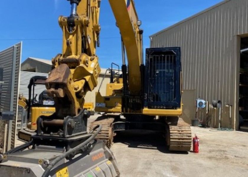 23T CAT 323FL Excavator with FAE Mulcher 2