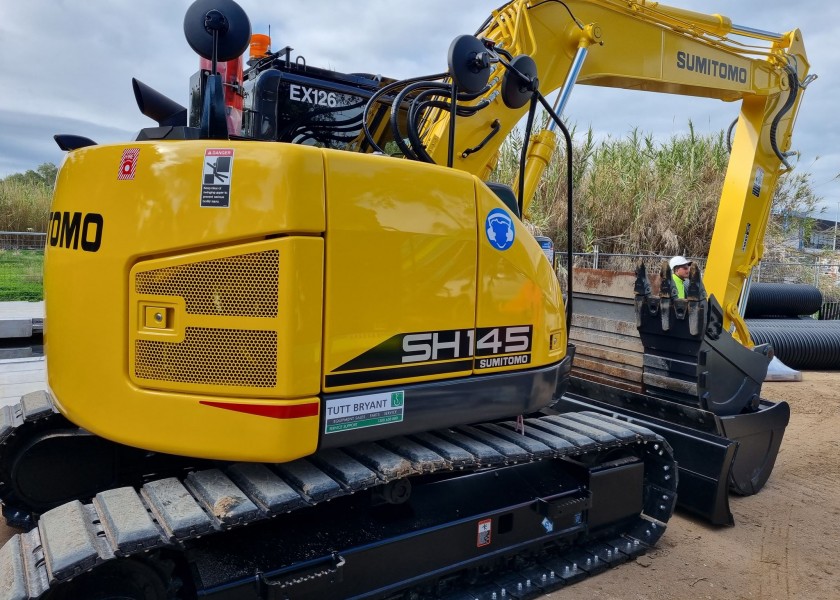 EXCAVATOR OPERATOR WET HIRE 2