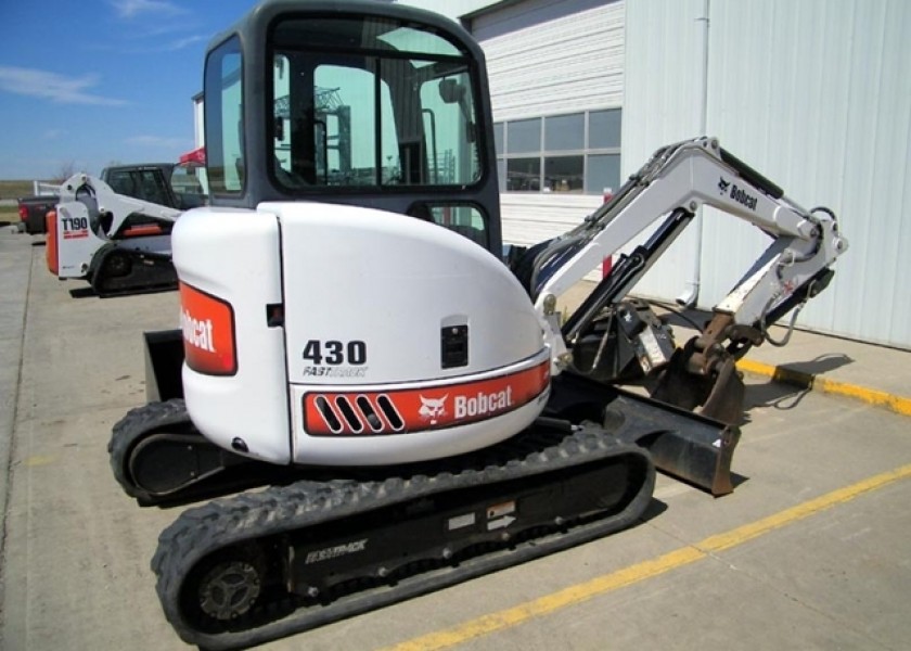 Excavators for hire 1