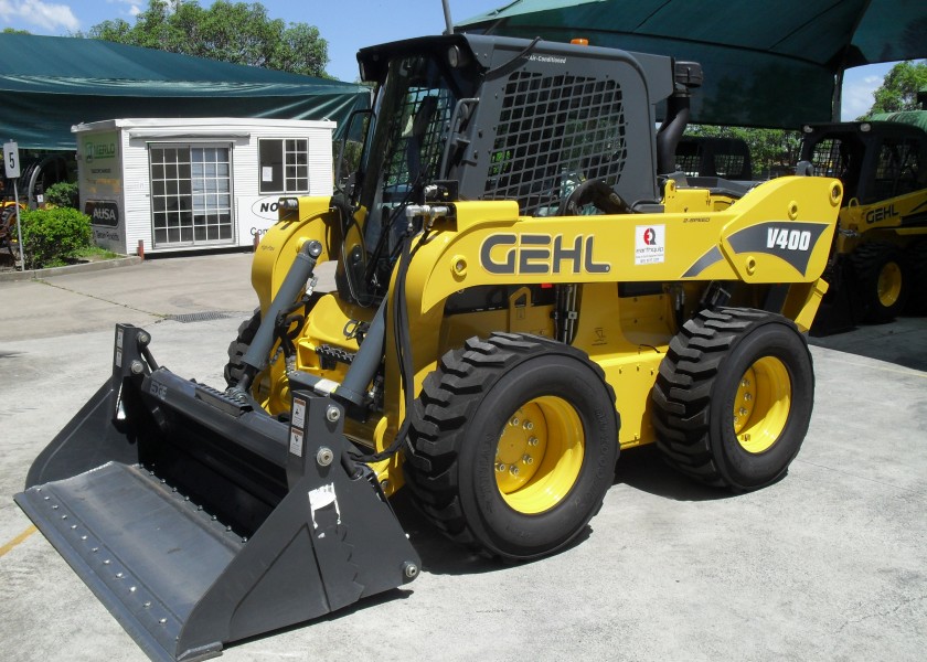 Gehl V400 Skid Steer 1