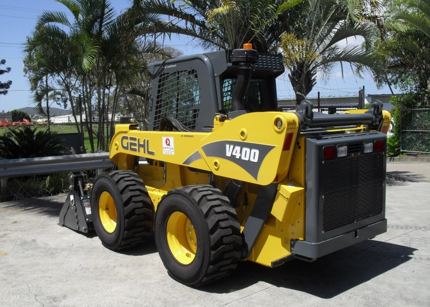 Gehl V400 Skid Steer 2