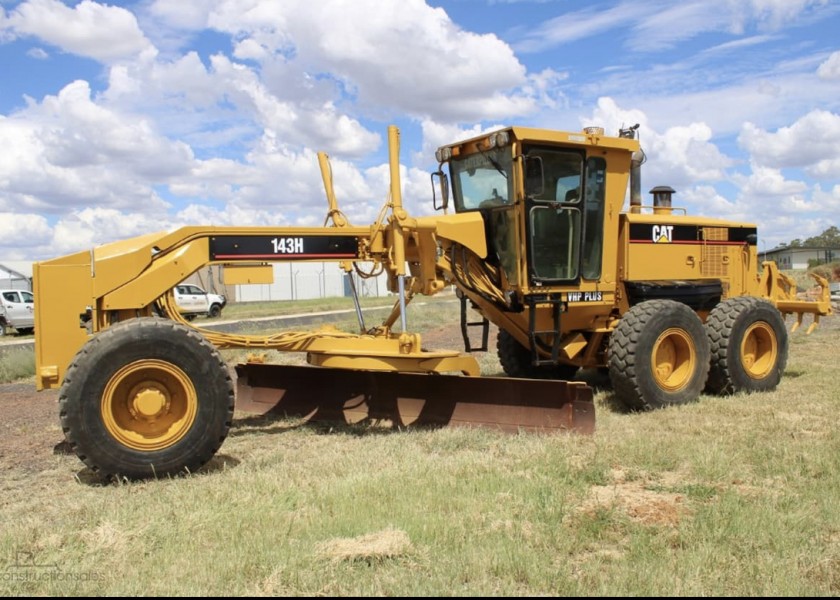 Caterpillar 140H and 143H Grader 1