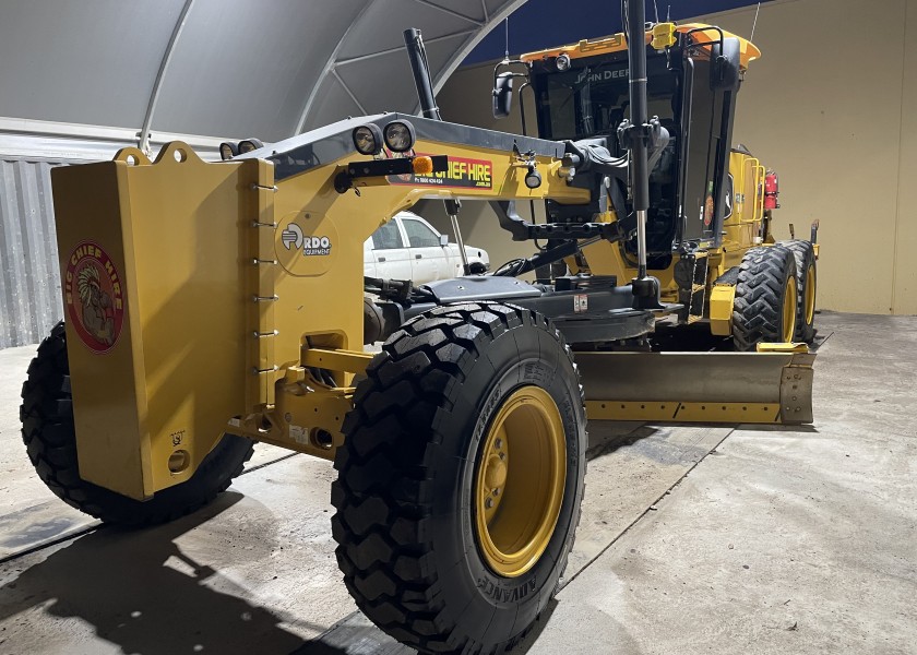 John Deere 670GP Grader 4