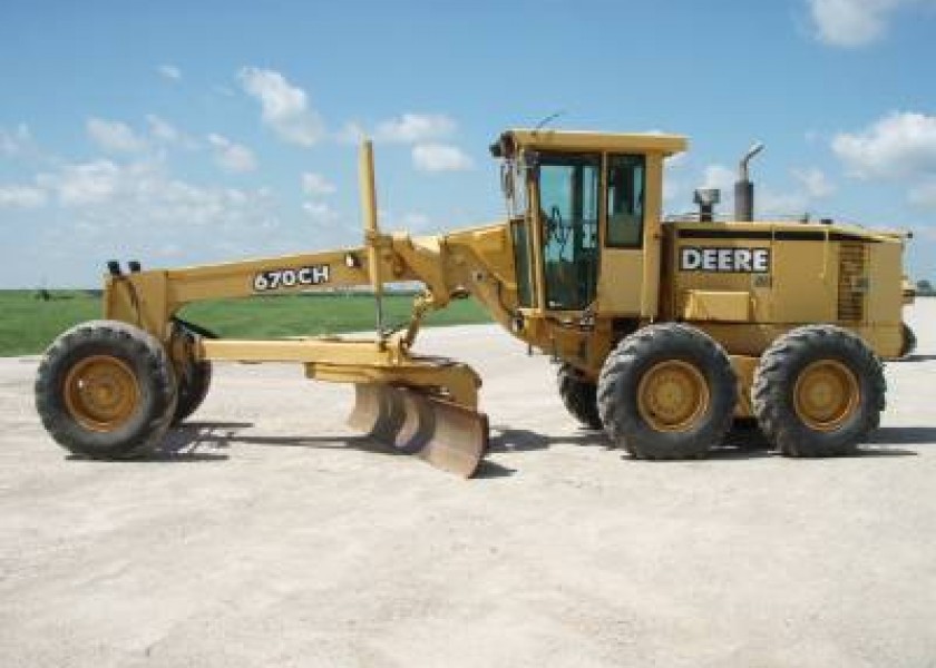 Grader John Deere 670CH 2