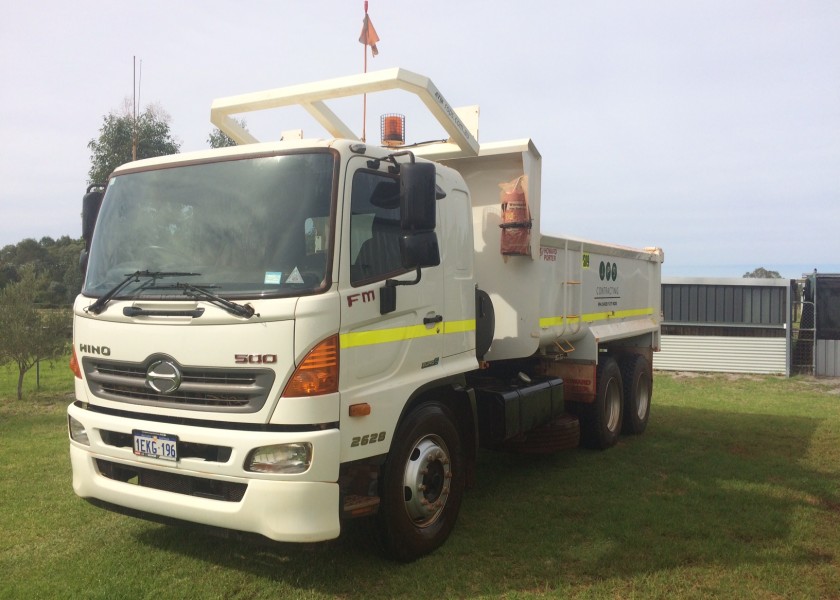 Hino 6 Wheel Tipper 1