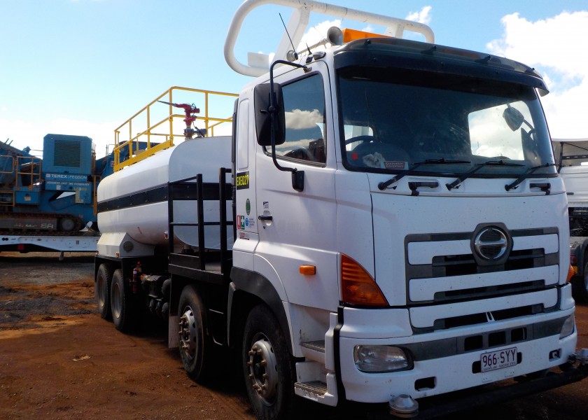 Hino 8 wheeler Watercart 1