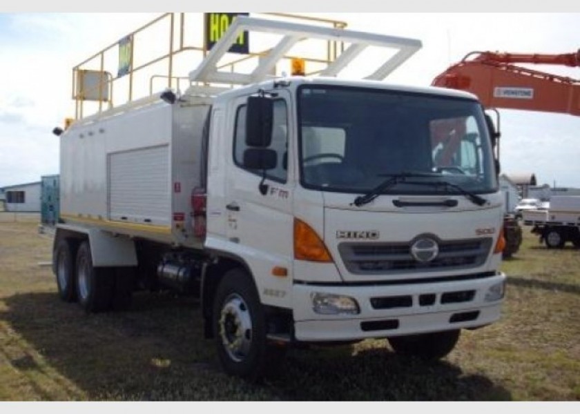 Hino FM Shrike Service Truck 1