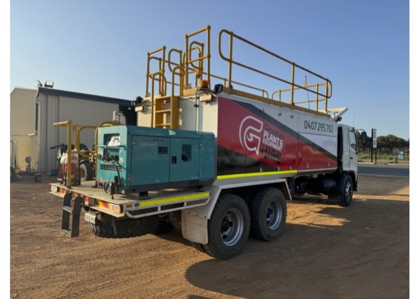 Hino FM500 Service Truck 2
