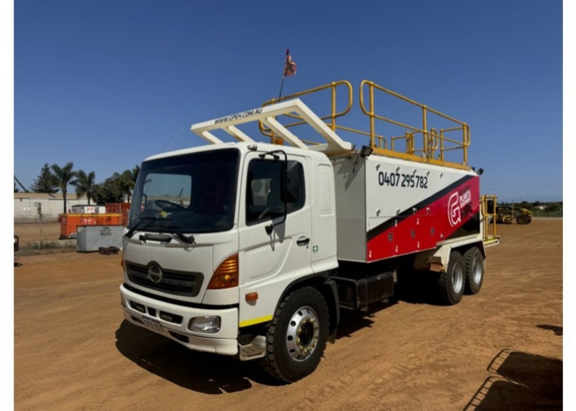 Hino FM500 Service Truck 8