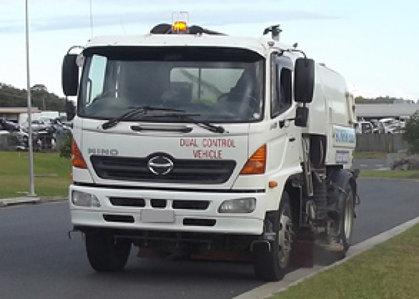 HINO ROAD SWEEPER 1