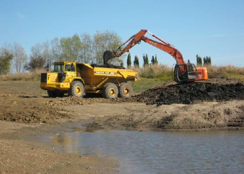 Hitachi ZX-225 Excavator 1