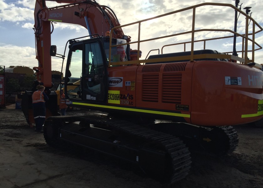 Hitachi ZX330-3 Excavator 1