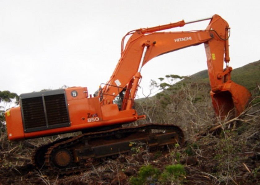 Hitachi ZX870 BEH Excavator 1