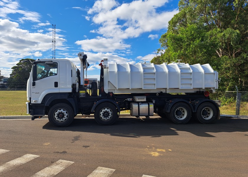 Hooklift Truck 1