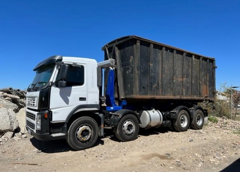 Hooklift Truck 1