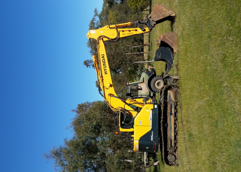 Hyundai 14.5 T Excavator  2